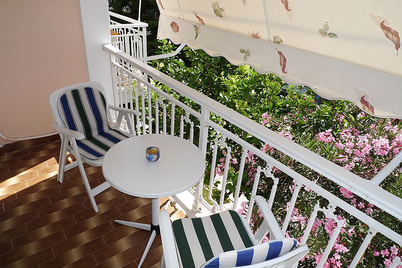 Terasse bei Spiti Hotel